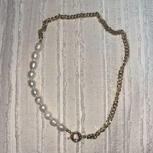 Gold platted pearl necklace
